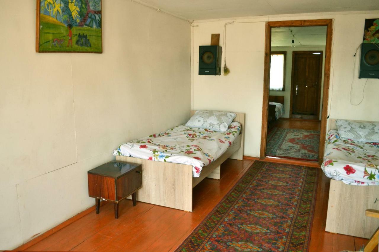 Guesthouse Bermet Tong Exterior photo