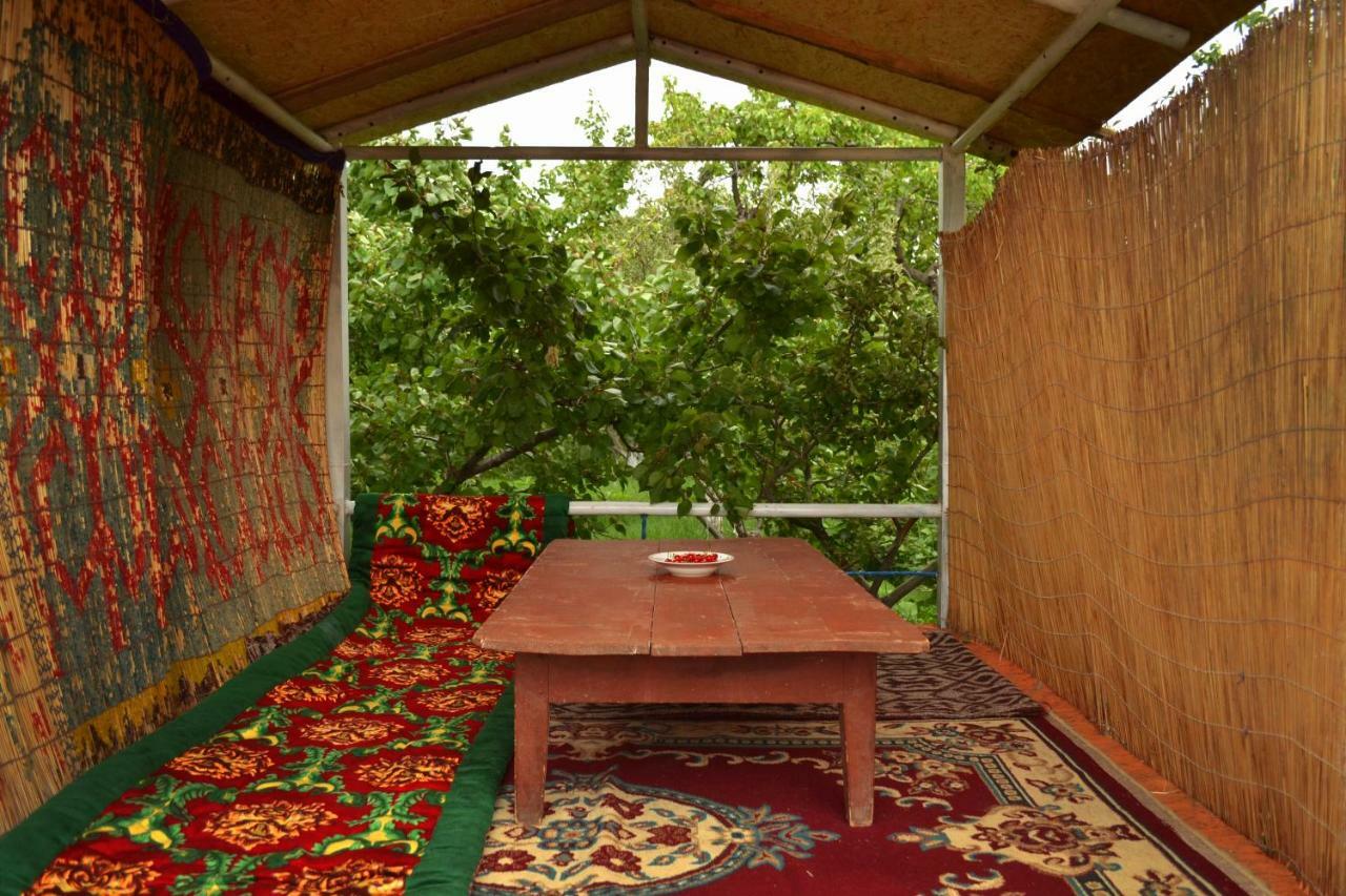 Guesthouse Bermet Tong Exterior photo